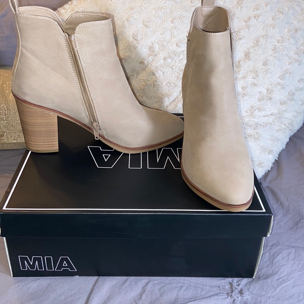 cream ankle boots